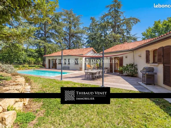 Propriété 10 pièces 286 m² 