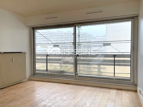 ** GRAND 2 PIÈCES NON MEUBLÉ **BALCON ** ÉTAGE ÉLEVÉ**LUMINEUX** 