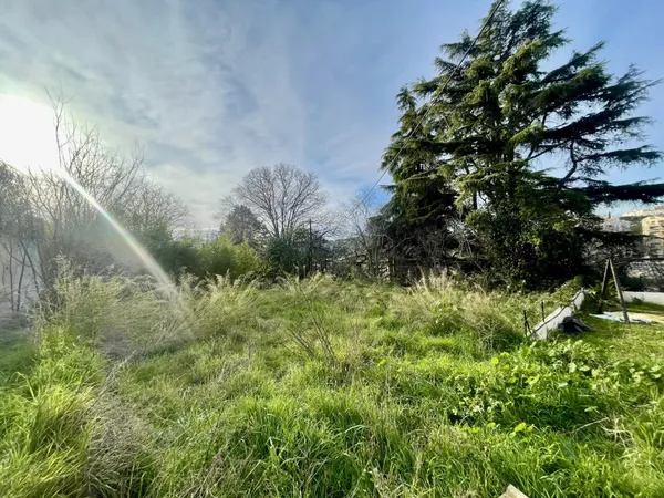 Le Cannet Mimosas :Terrain constructible de 777 m2 