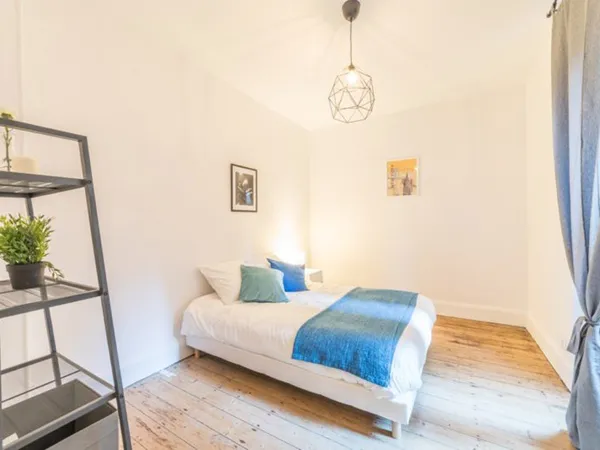 Chambre très spacieuse et lumineuse – 24m²