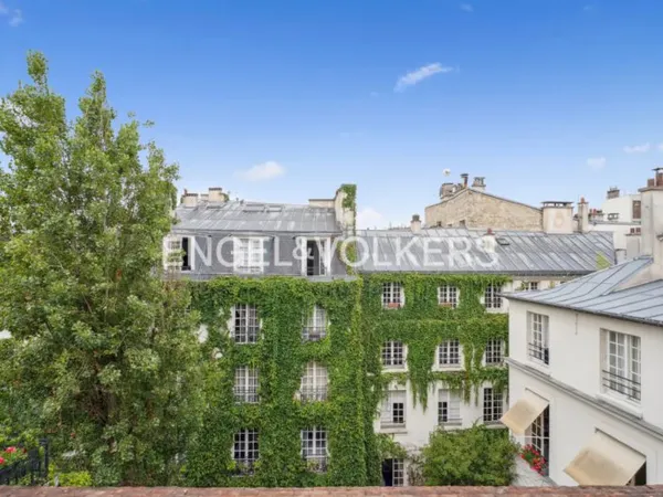 Paris IV - Rare Appartement Mansardé de 50 m² à Rénover dans le Marais Historique