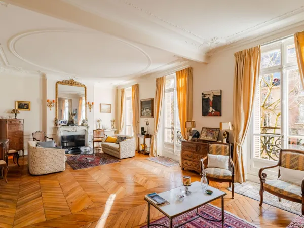 Paris 7 - Bd de la Tour Maubourg - appartement Haussmanien de 10 