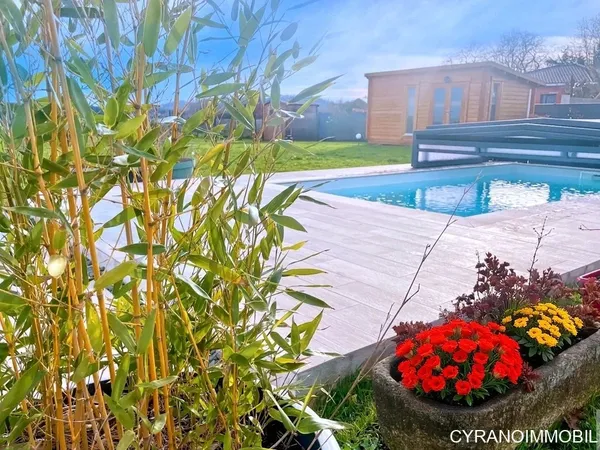 Maison contemporaine avec Piscine, Studio à LAMONZIE-SAINT-M 