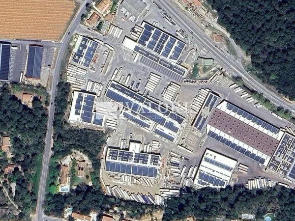 Local industriel 1369 m² 
