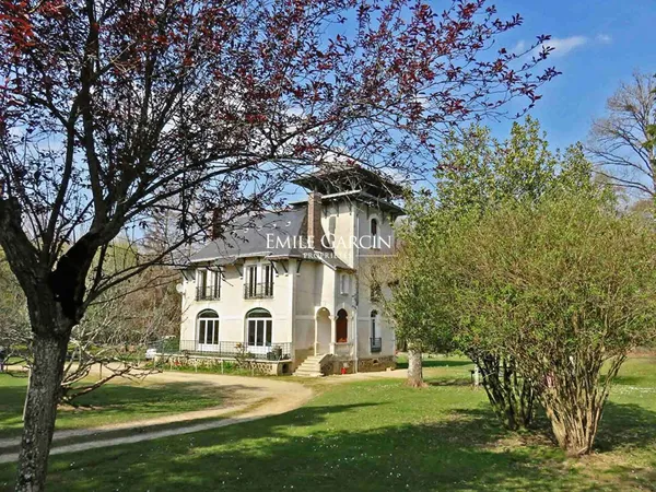 A VENDRE - Saint Sauveur En Puisaye - Bourgogne- Maison de Maître parc arboré de 2ha 