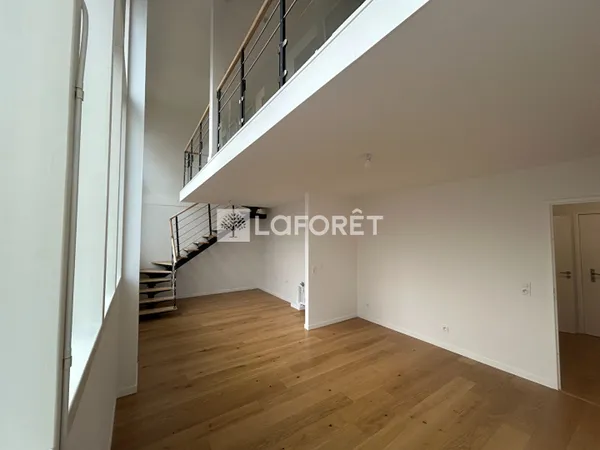 Local professionnel 2 pièces 62 m² 