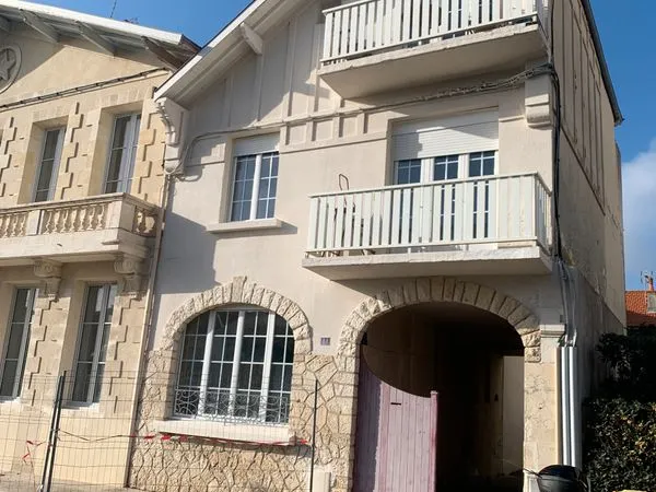 Immeuble de rapport en 2 apts et 2 studios 100 m plage Royan Pontaillac 