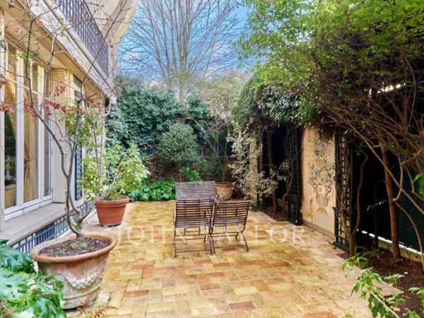 Duplex d'exception en rez-de-jardin - Hameau de Boulainvilliers 