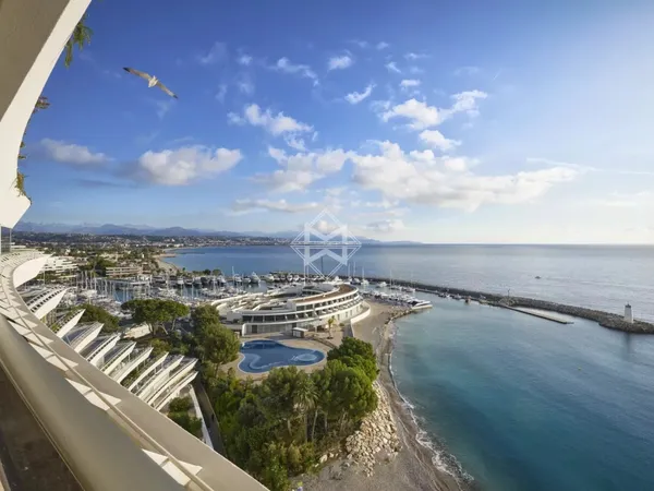 Exclusivité - Vue panoramique d'exception du Cap Ferrat au Cap d'Antibes 