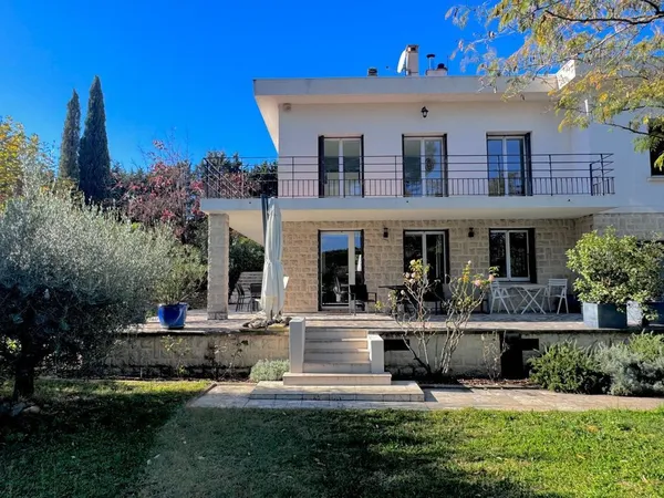Villa contemporaine de 185m² à AIX-EN-PROVENCE 