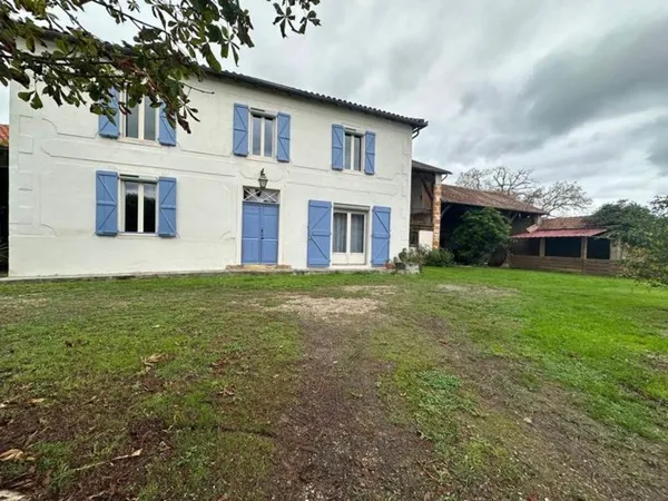 Maison en pierre de 5 pièces principales 
