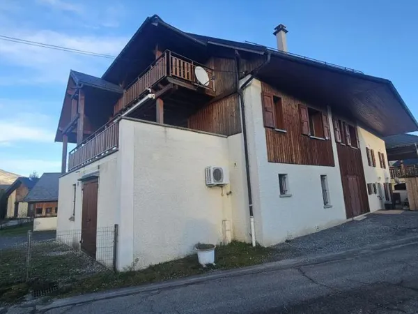 Maison 10 pièces 326 m² 