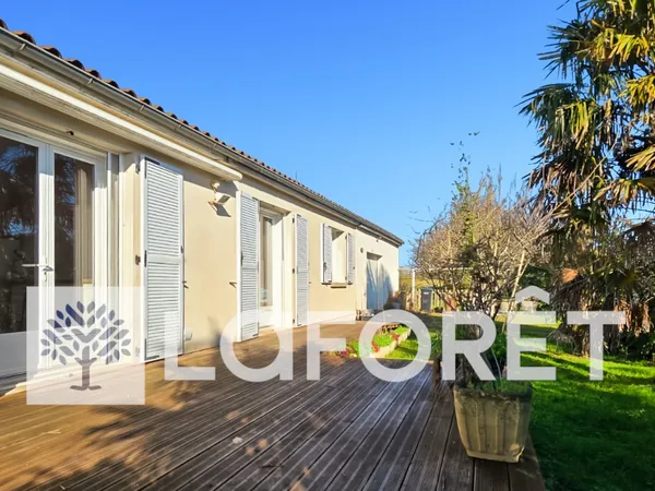 Maison de plain pied (125m²)à vendre à Montpellier de Médillan (17260) - Référence 3867 