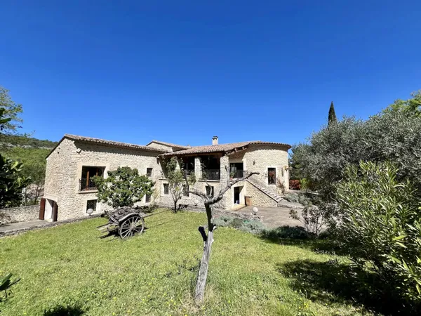 Maison 4 pièces 230 m² 