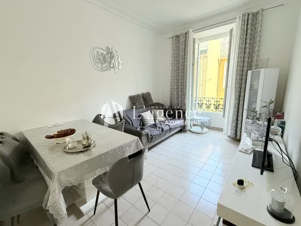 NICE - LE PORT : APPARTEMENT 4 PIÈCES TRAVERSANT ET CAVE 