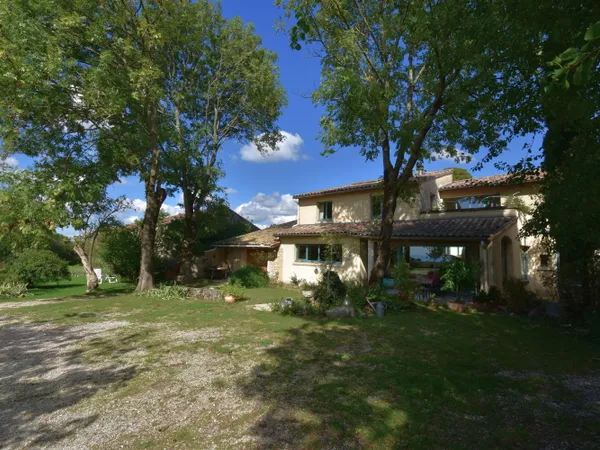 Vends maison - 243m² 