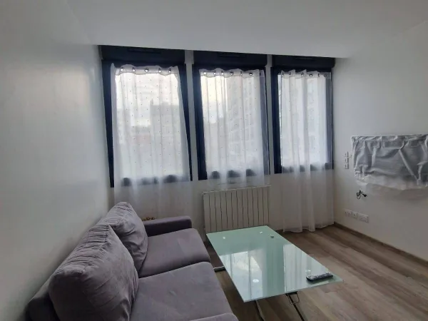 Loue Studio - 27m² - Paris 19e - Jourdain / Botzaris 