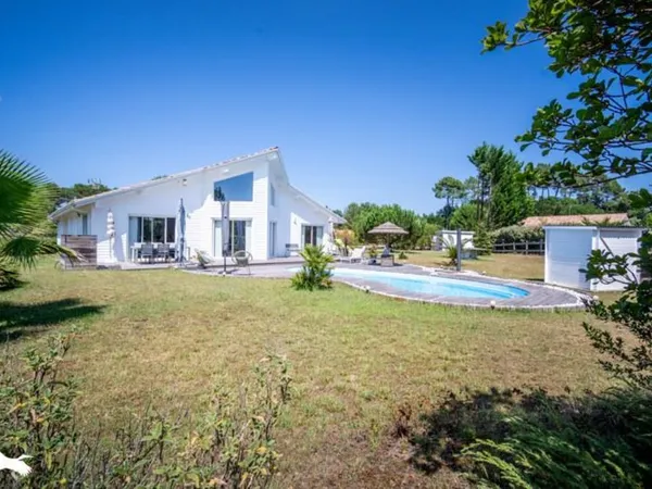 Villa de 6 pièces principales 