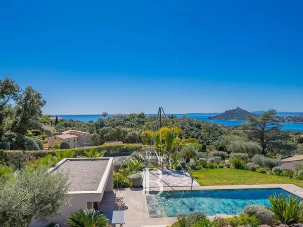 Villa 7 pièces 265 m² 