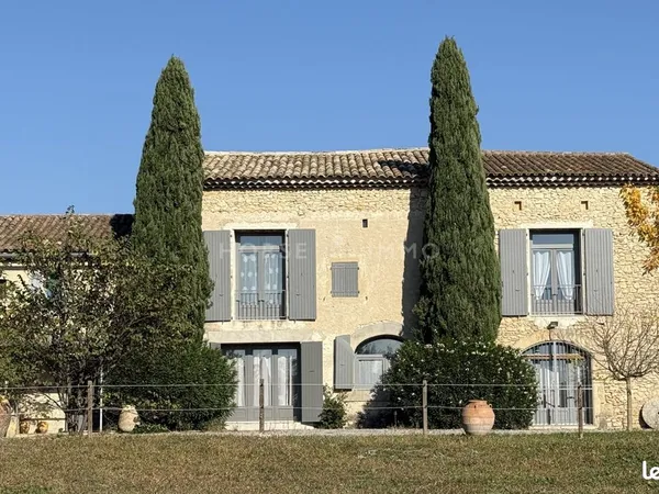 Mas 22 pièces 597 m² 