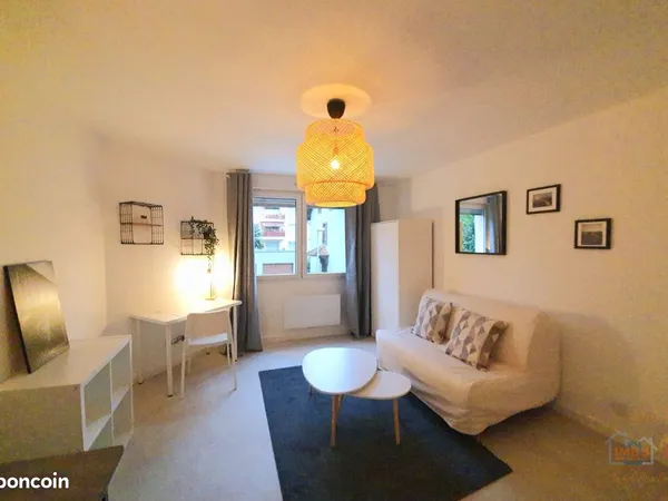 Studio 1 pièce 25 m² 
