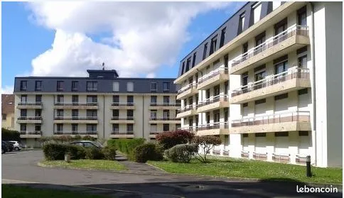 Studio 30m2, spacieux et lumineux, commerces, gare et UTC 