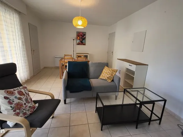 Appartement T2 (52 m2) avec balcon et garage 