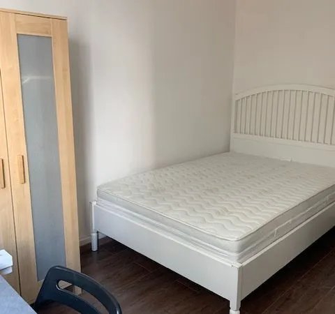 Chambre dans coloc Lyon 6 , lit double , kitchenette dans la chambre 