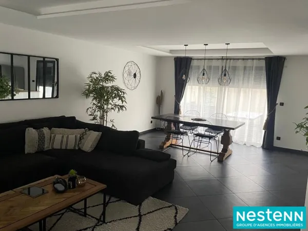 Maison récente à vendre à Vaulx-en-Velin - 4 pièces, 3 chambres dont une suite parentale, deux 