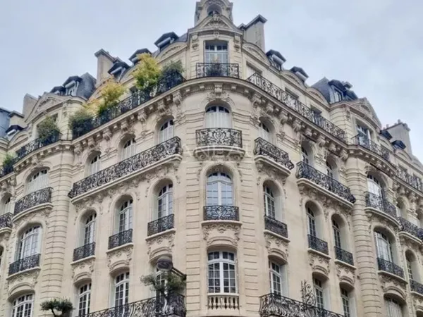 Paris VIII- Appartement familial et de réception 
