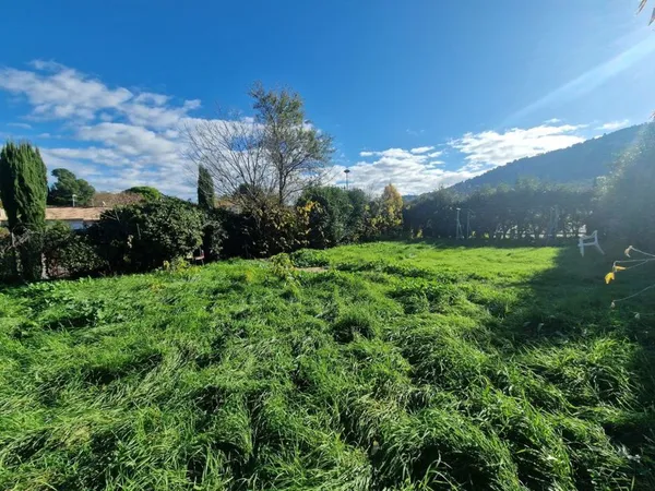 LA PENNE SUR HUVEAUNE , TERRAIN CONSTRUCTIBLE DE 301 M² 
