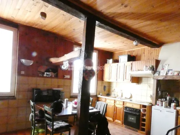 MONTFERRAT : Appartement atypique de 4 pièces, avec terrasse 