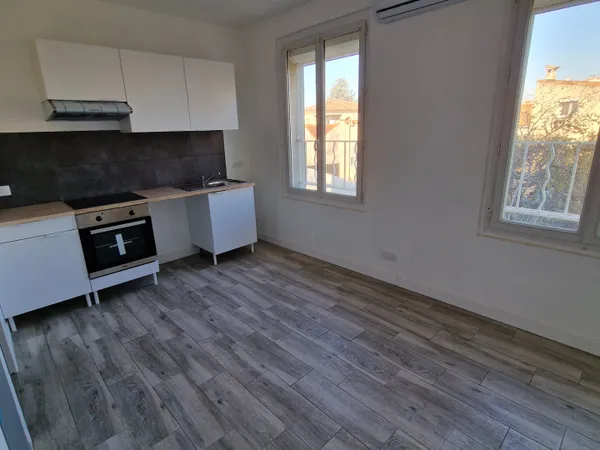 Saint victoret dans un petit immeuble un appartement de type 2 meublé 