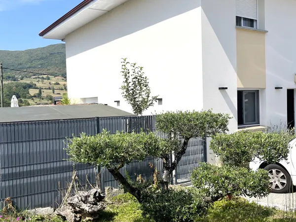 Belle maison contemporaine à Vallières-sur-Fier 