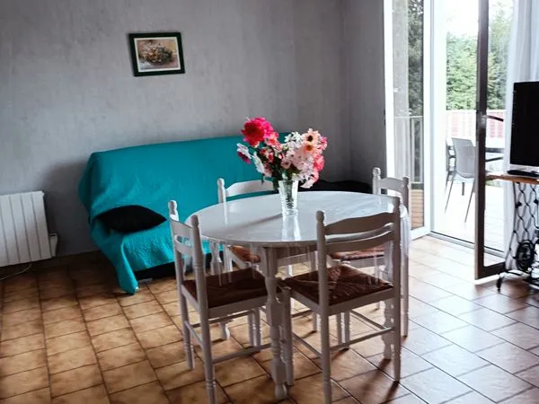 ANGLET centre Location T2 43 M² expo SUD dans villa 1er étage 1 FEVRIER - 30 JUIN 2026 Tout 