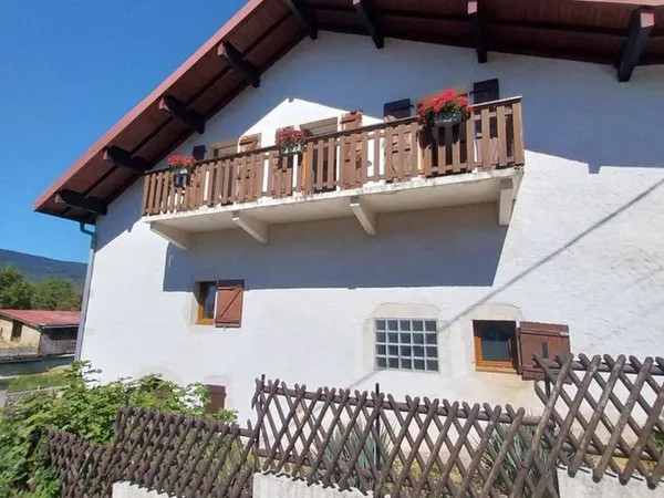Maison+ maisonnette, au calme Lancrans (valserhone) 