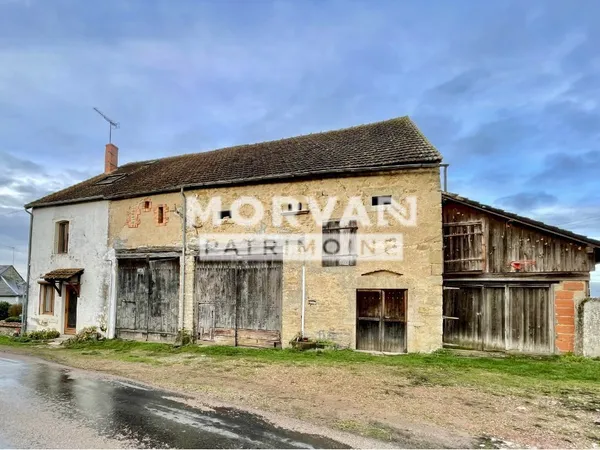 Maison avec dépendances et terrain 