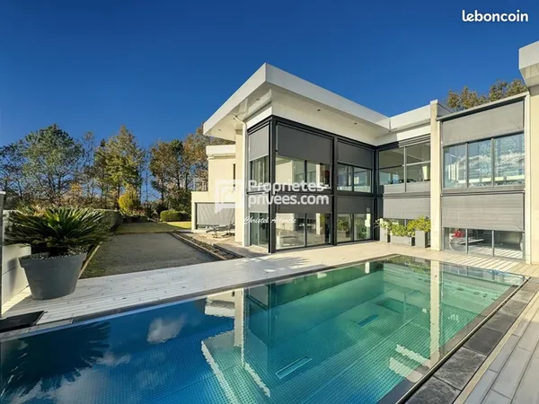 Maison 9 pièces 390 m² 