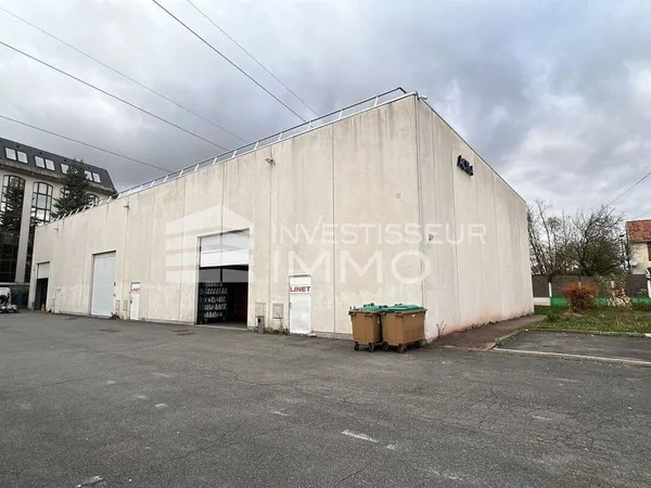 Local d'activité 900 m² 