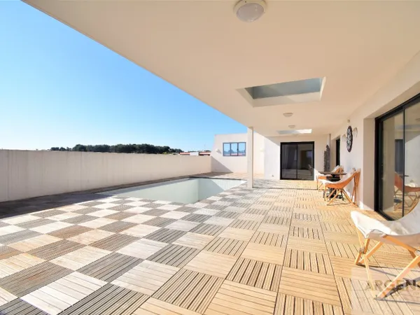 CASTELNAU LE LEZ - VILLA SUR TOIT AVEC VUE PANORAMIQUE 
