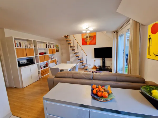 Très beau duplex en dernier étage avec ascenseur 
