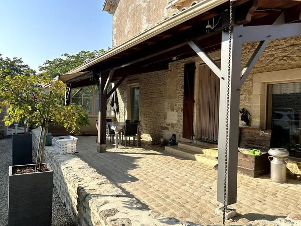 Vous rêvez d'espace, de nature et de projets ? A Azay-Le-Brûlé, cette authentique maison ancienne 