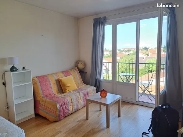 Loue grand studio 30m2 à Bron (69) 