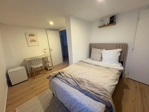 Chambre de service 1 pièce 15 m² 