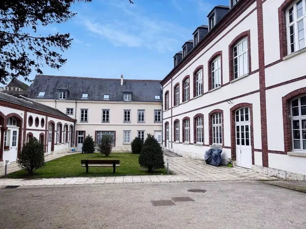 À VENDRE - Appartement 4 pièces Basse Ville de CHARTRES avec parking 