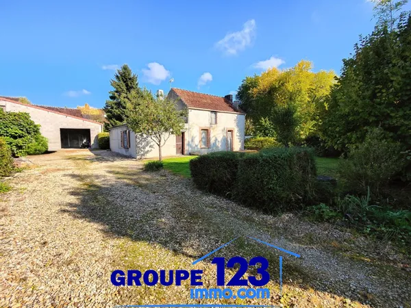 Maison avec fort potentiel, grand garage et jardin clos 