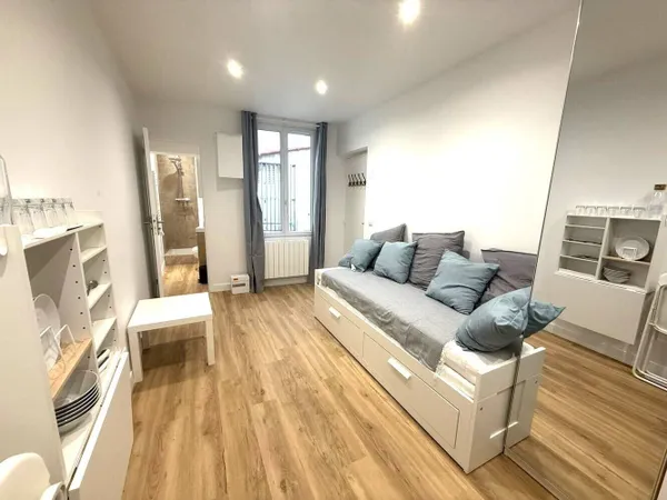 Studio 1 pièce 14 m² 