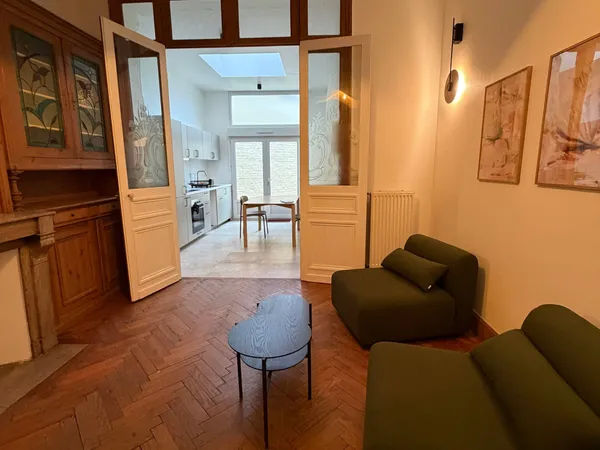 Appartement à Louer T2bis LILLE, rénové et équipé + cour privative 