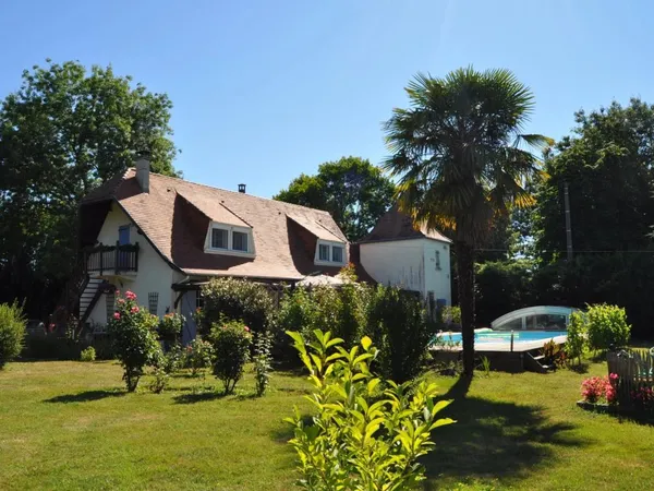Grande maison périgourdine avec piscine et grand jardin privé 