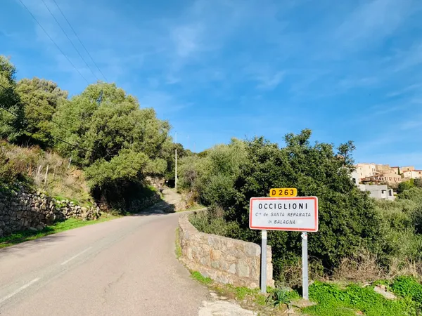 MAISON DE VILLAGE A RENOVER EN CORSE 
